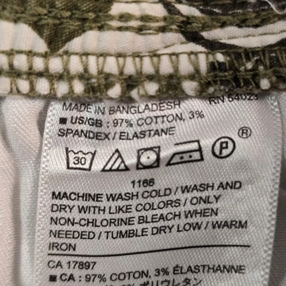 Banana Republic Deck Shorts Men's 34 Olive Shapes Tropical Print Organic Cotton‎